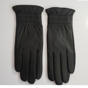 New in original pack Dsane Women Black Sheepskin Leather Cashmere Lining Gloves